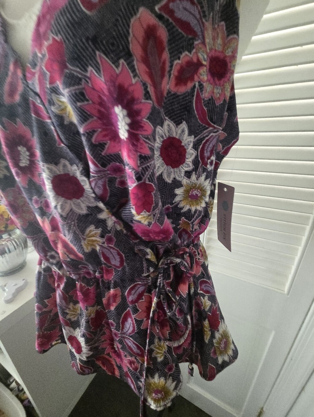 Nine Britton Floral Faux Wrap Scalloped  Peplum Cami Top NWT L - Picture 5 of 10